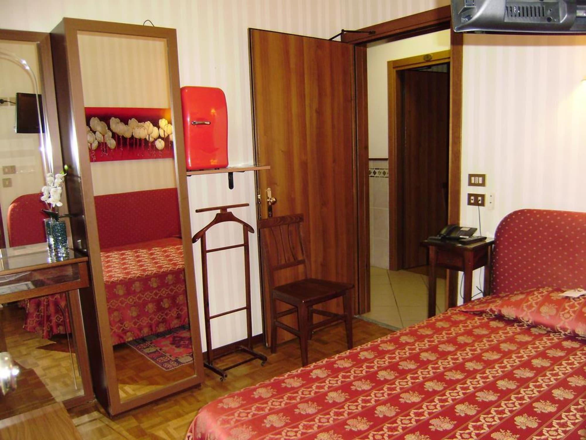 Hotel Italia City Center Мантова Екстериор снимка