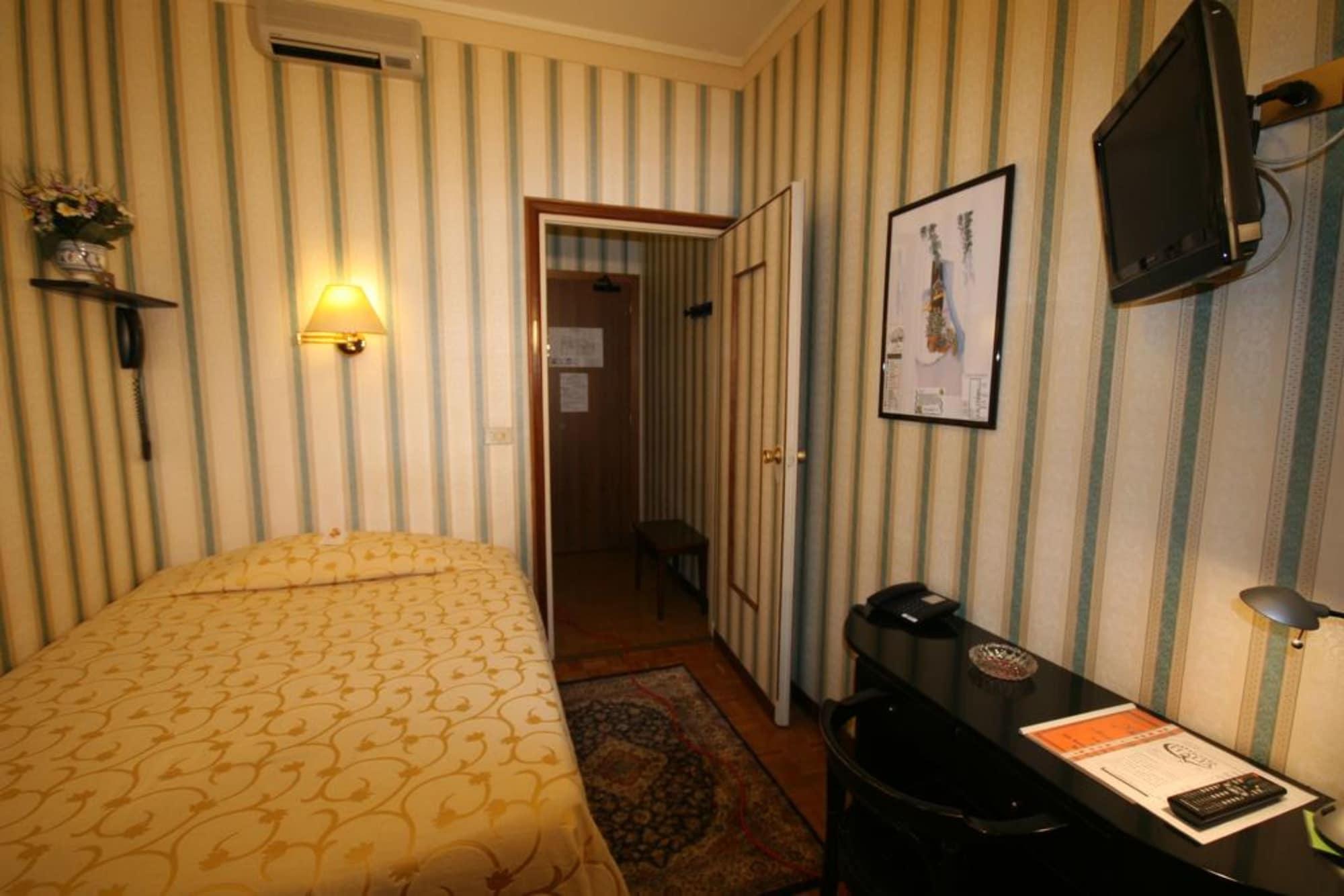 Hotel Italia City Center Мантова Екстериор снимка