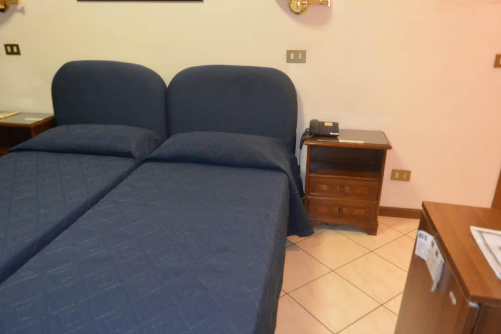Hotel Italia City Center Мантова Екстериор снимка