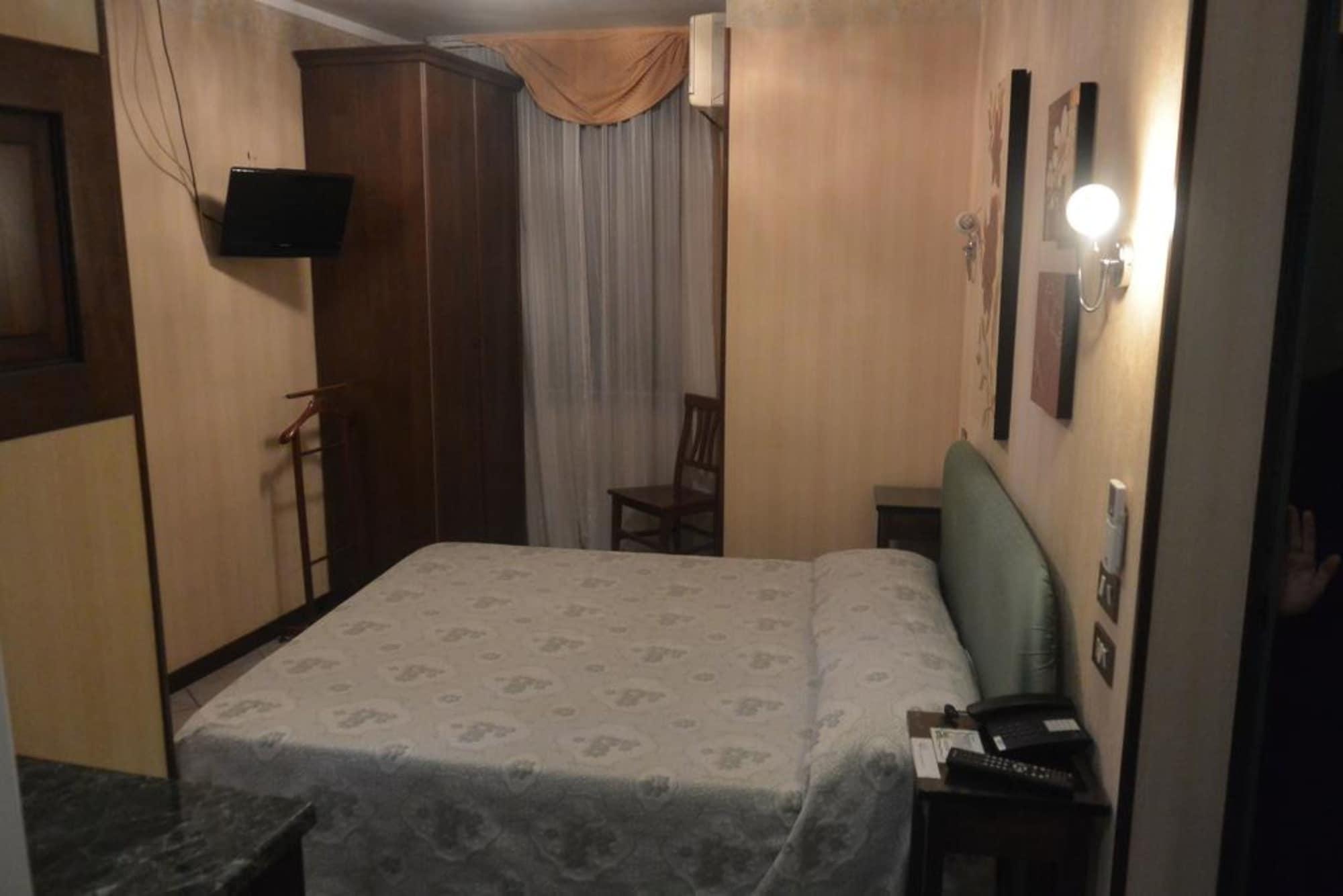 Hotel Italia City Center Мантова Екстериор снимка
