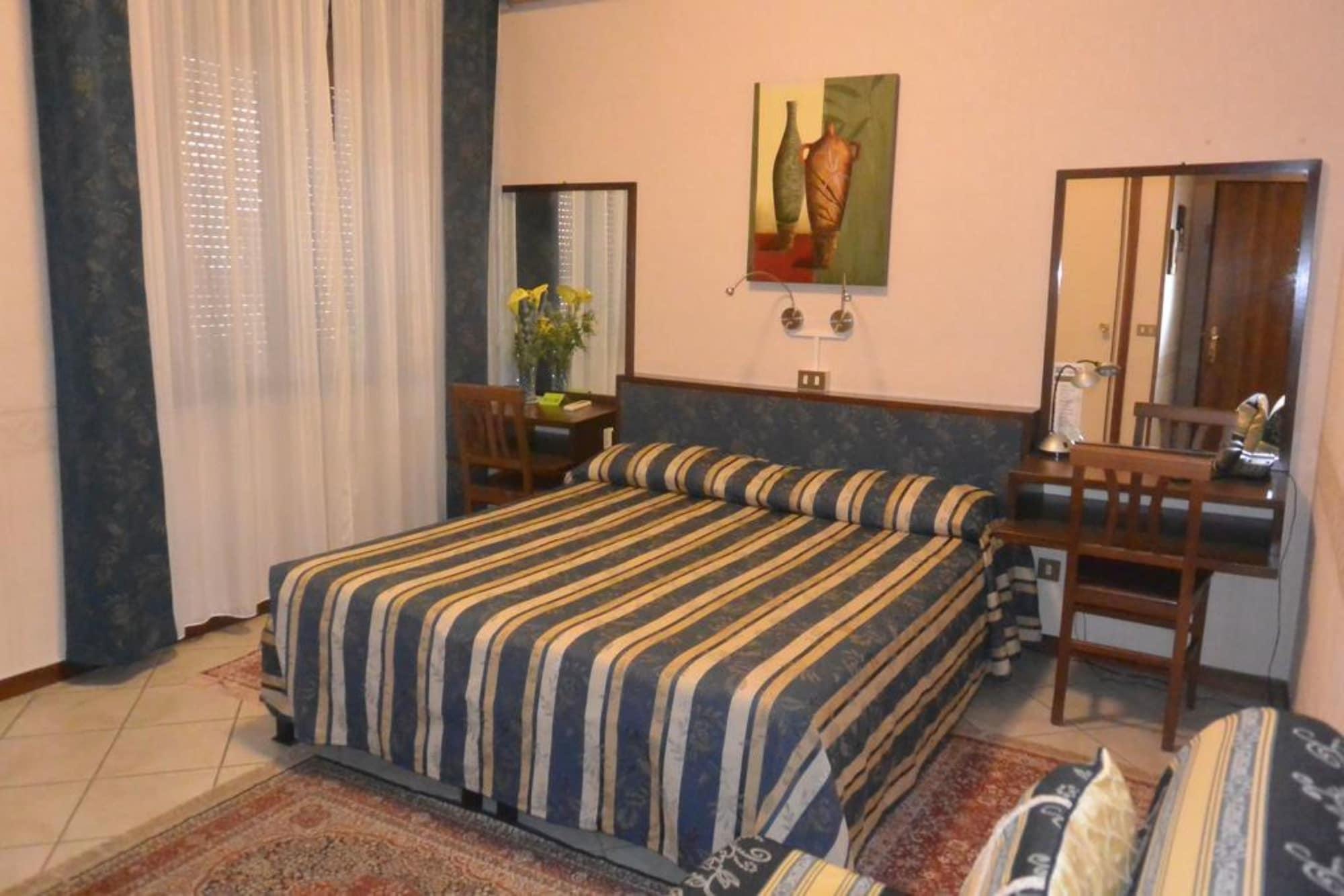 Hotel Italia City Center Мантова Екстериор снимка