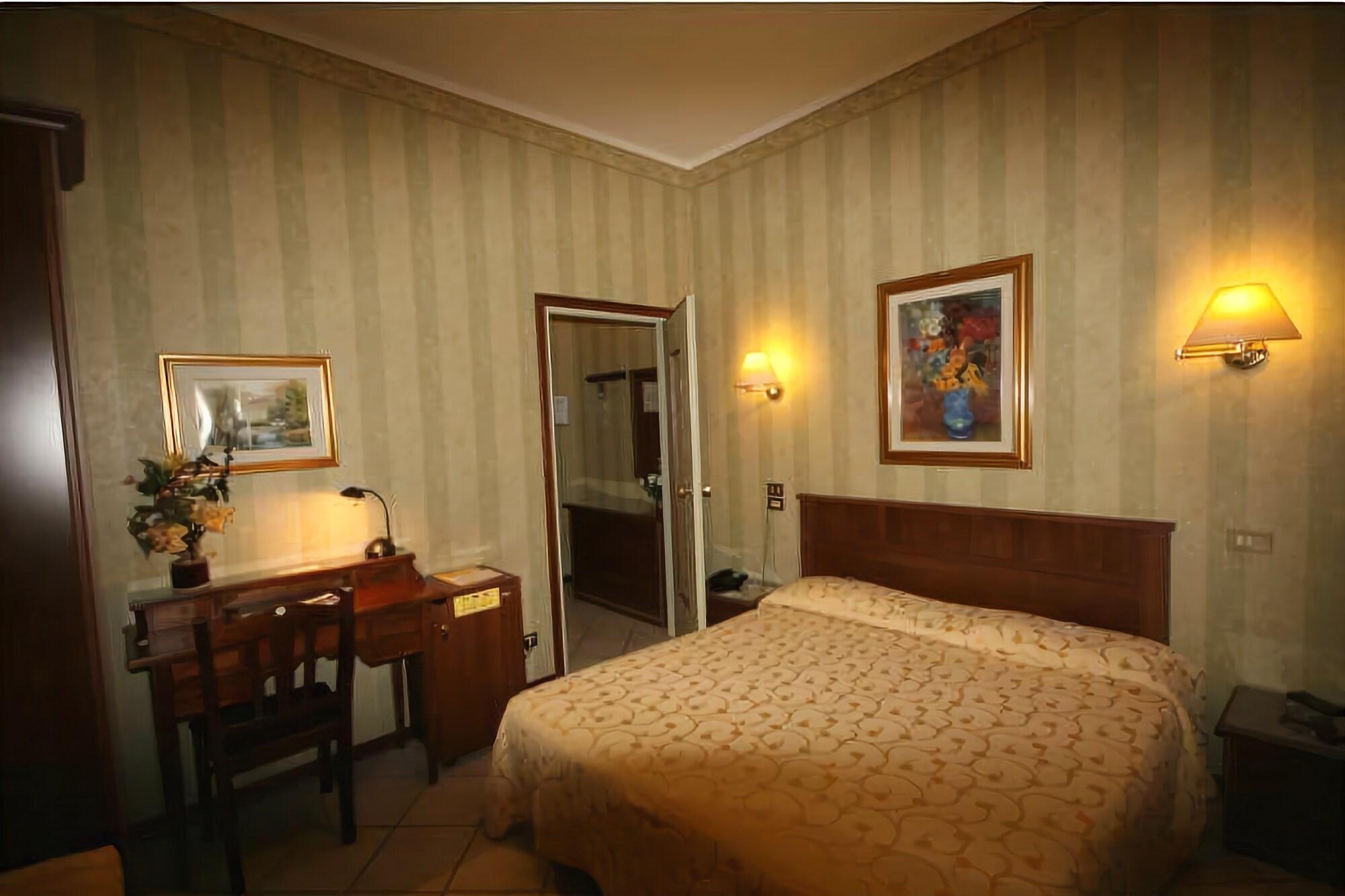 Hotel Italia City Center Мантова Екстериор снимка